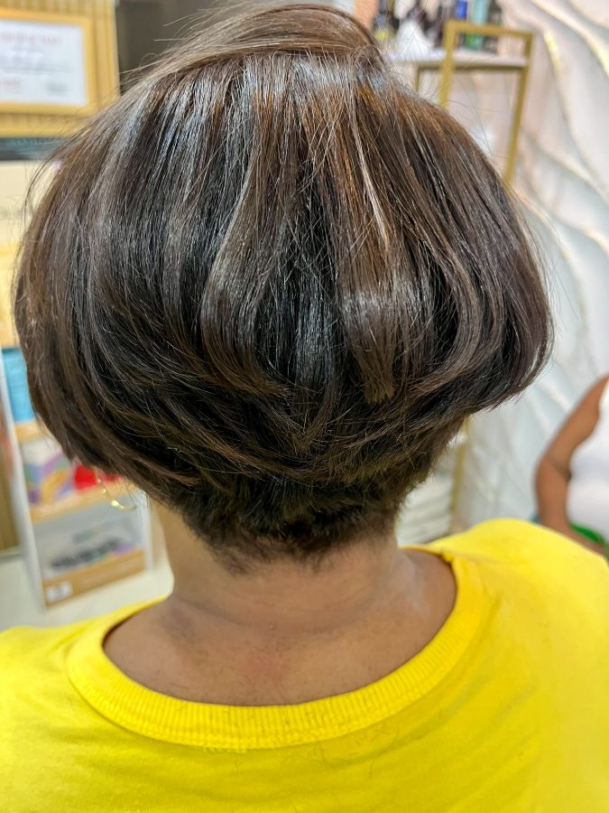 O mesmo cabelo depois do protocolo: fios alinhados, hidratados e com brilho